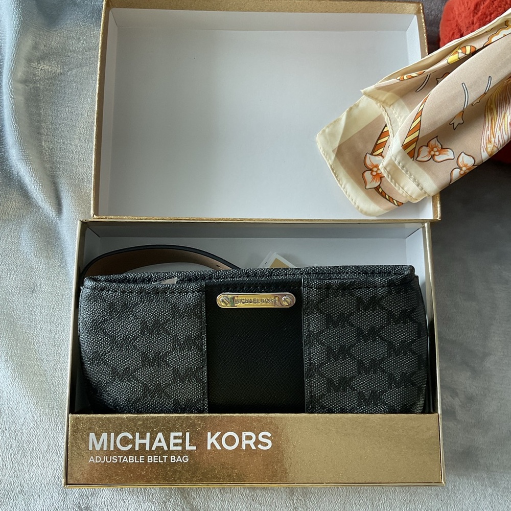 Michael Kors LOGO Black Adjustable Belt Bag NWT & Gift Box $30